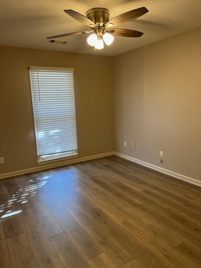 Photo - 290 Rose Trellis Rd