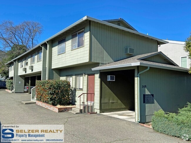 Building Photo - 760 S Oak St Unit 760 #4 Rental