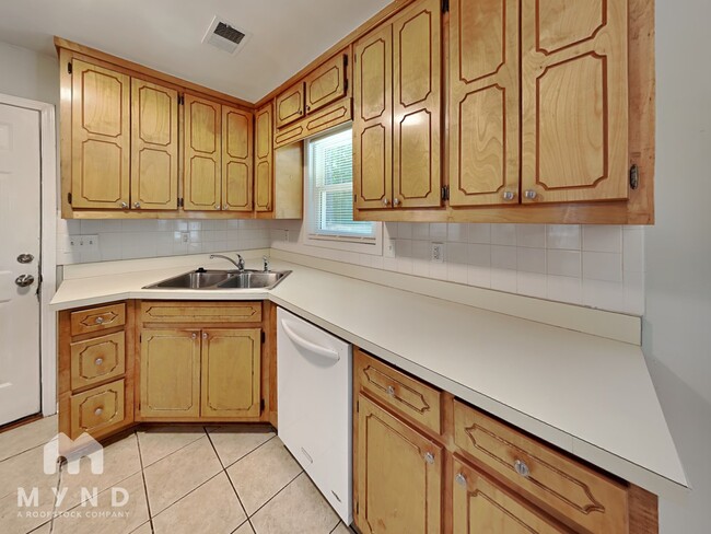 Photo - 160 Thomas Crossing Dr