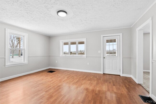 Photo - 6982 Webster Rd