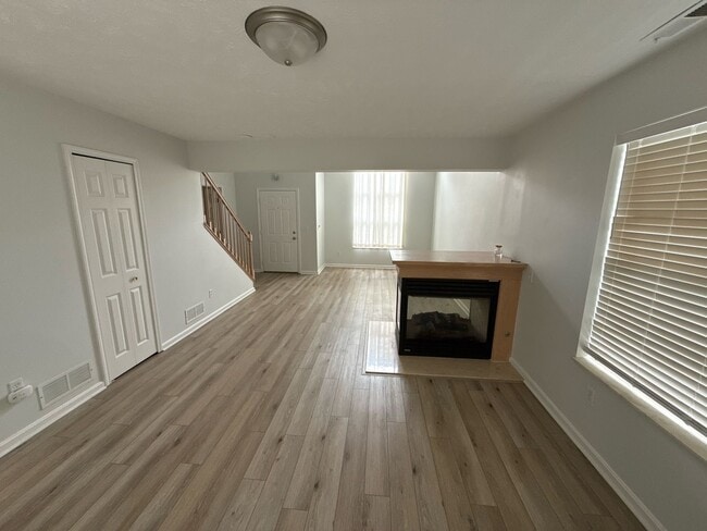 Photo - 8710_ELMDALE