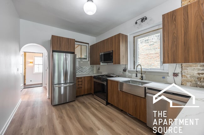 Building Photo - 2206 W Erie St Unit 2F Rental