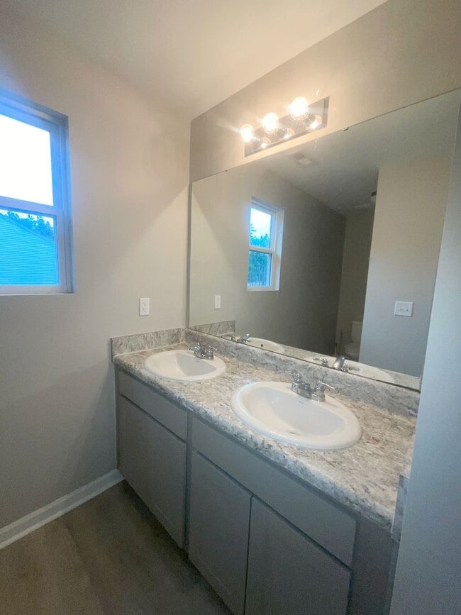 Photo - 153 Mildred Wy