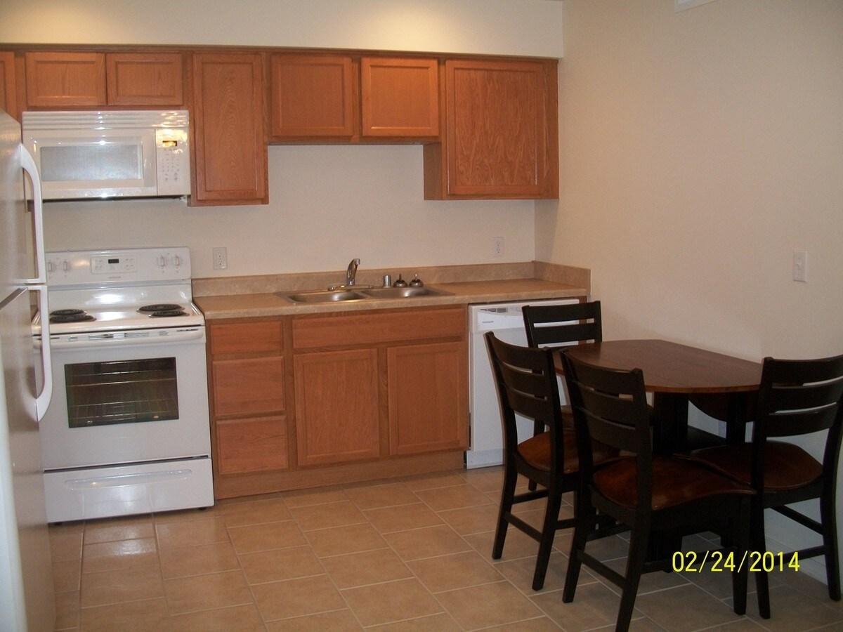 Capri Manor Apartments - Capri Manor Apartments