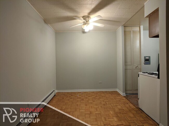 Photo - 510 W Briar Pl Unit 205