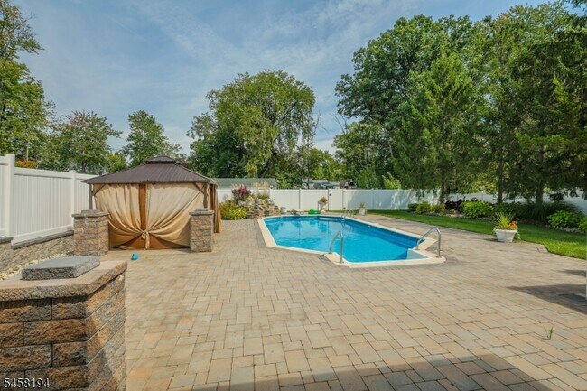 Photo - 22 Bryant Dr