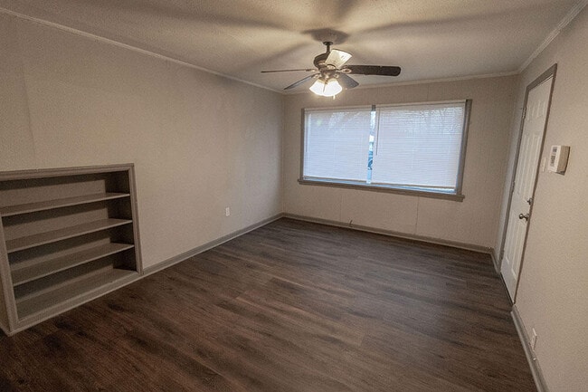 Photo - 210 Highview Ave