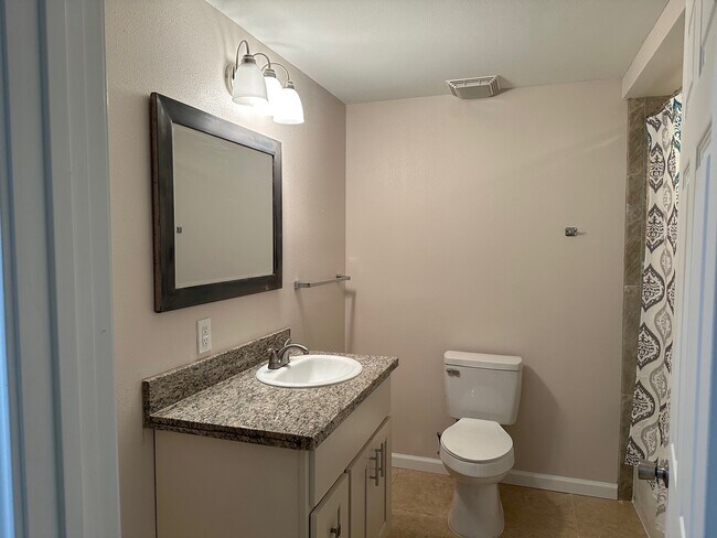 Photo - 631 Live Oak Dr