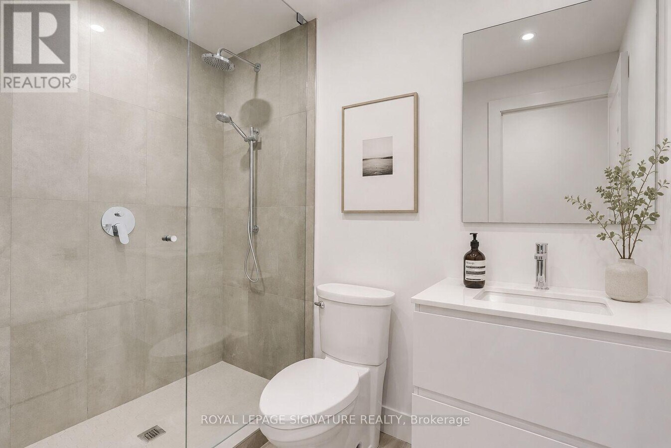 Photo - 390 Palmerston Blvd