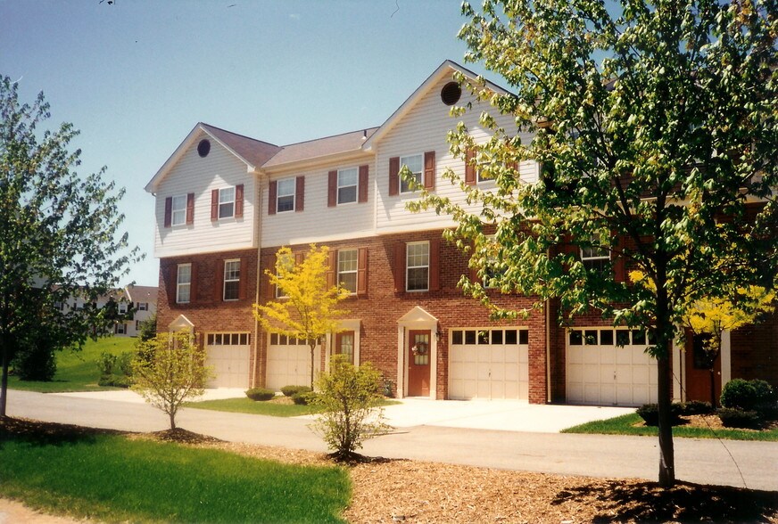 Timberbrook Court Townhouses Apartments For Rent in Zelienople, PA