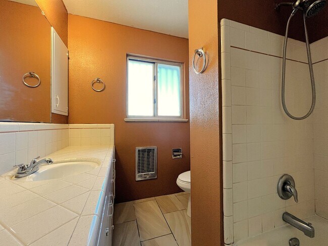 Photo - Alvarado Triplex Unit B