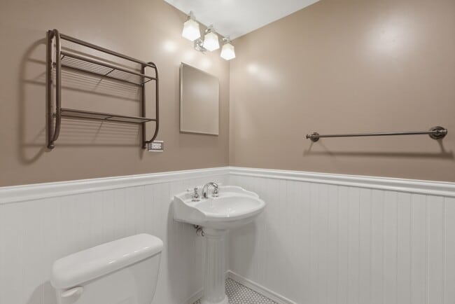 Photo - 6645 N Greenview Ave Unit Garden