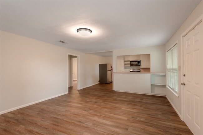 Photo - 145 Pine Hollow Ln
