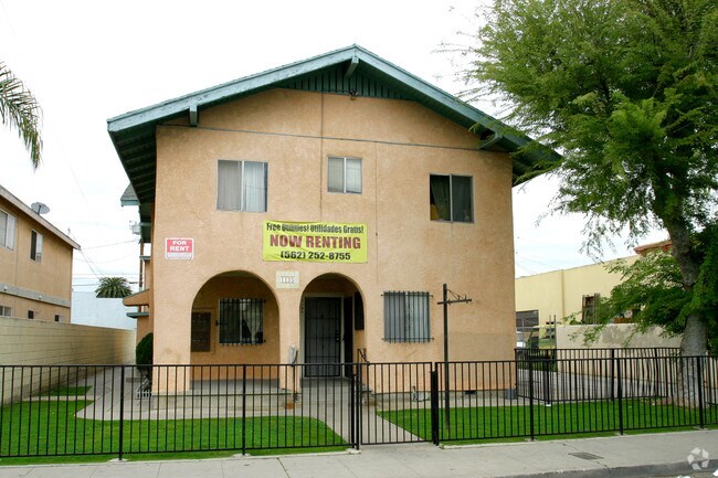 Photo - 1135 E 12th St