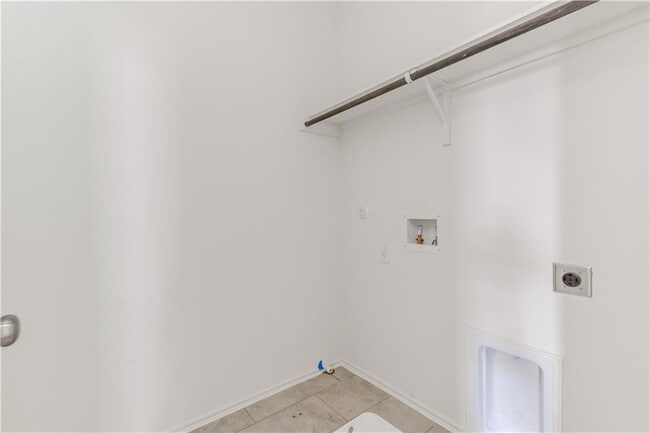 Photo - 712 Affazia Ln