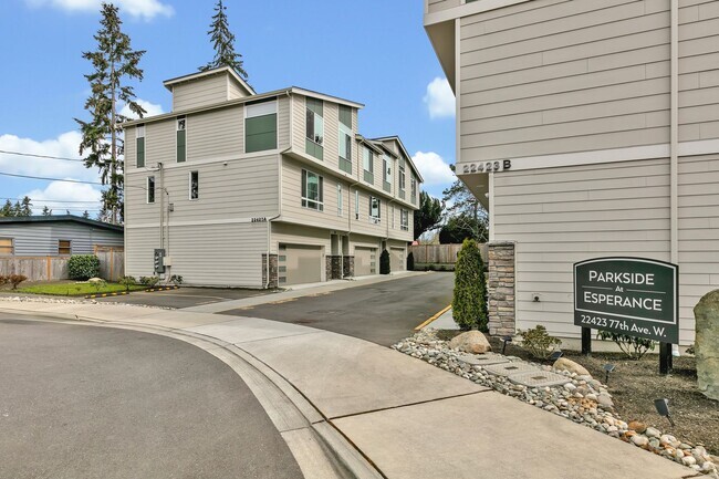 Building Photo - 3bed/2.5 Bath Modern Comfort Meets Elegant... Rental