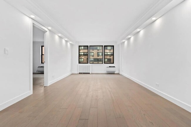 Photo - 333 E 34th St