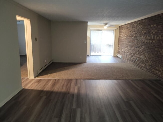 Building Photo - 20-32 Church St - 32-11