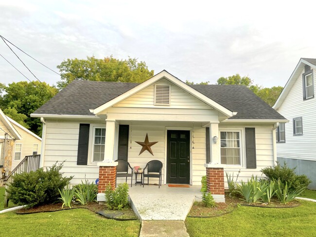 Building Photo - 215 Radnor St