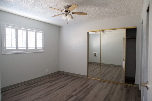 Bedroom Shutter/Plank Flooring