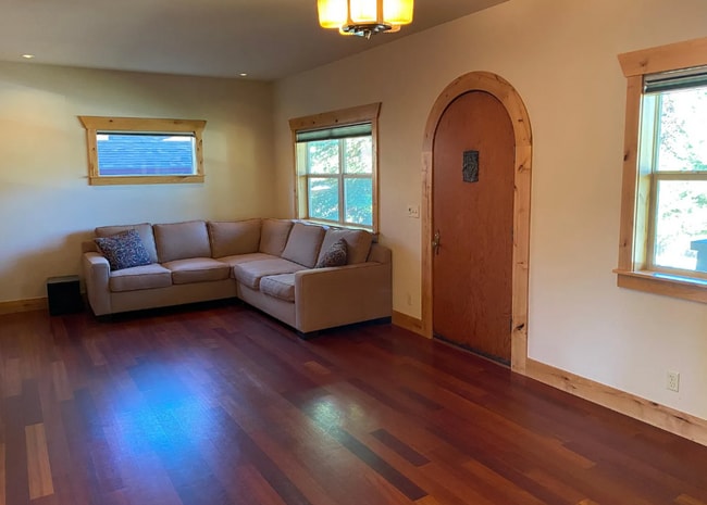 224 NW Jefferson Pl