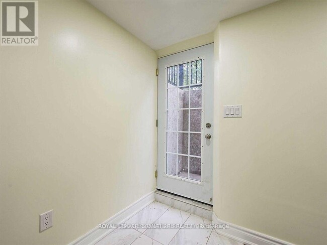Photo - 5955 Leeside Crescent