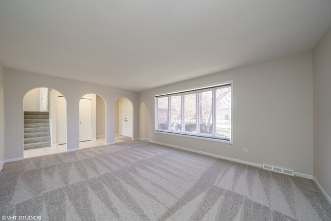 Photo - 16W700 Fern St