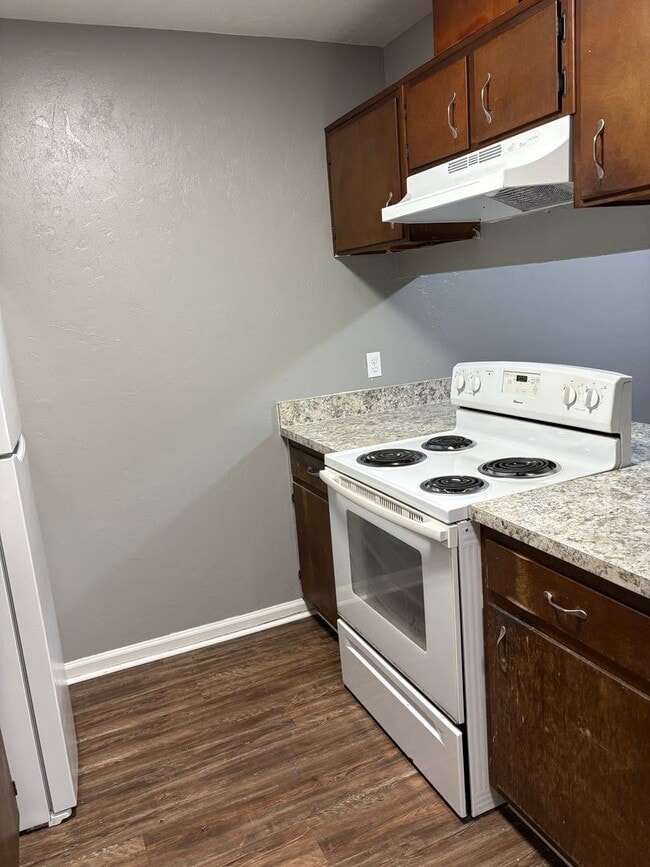 Building Photo - ES- WATSON WAY, LLC Unit 2049 WATSON WAY APT A