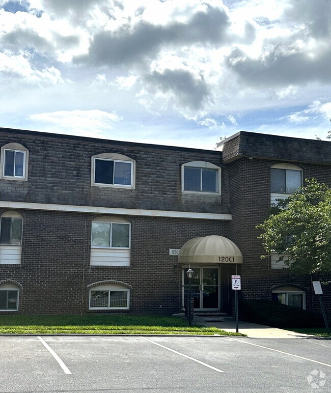 Building Photo - COMING SOON! 1 Bedroom condo in Reisterstown Unit A