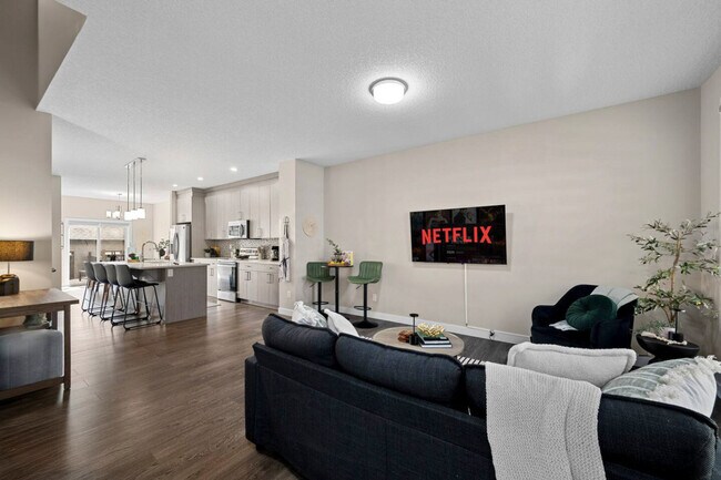 Photo - 10752-10792 92 St NW Unit ID1308637P