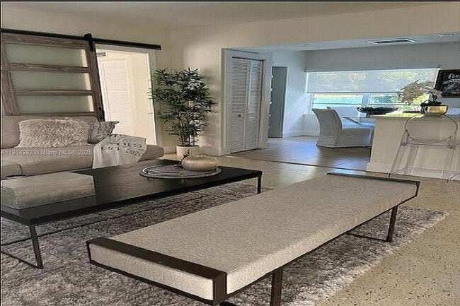 Photo - 827 NE 140th St