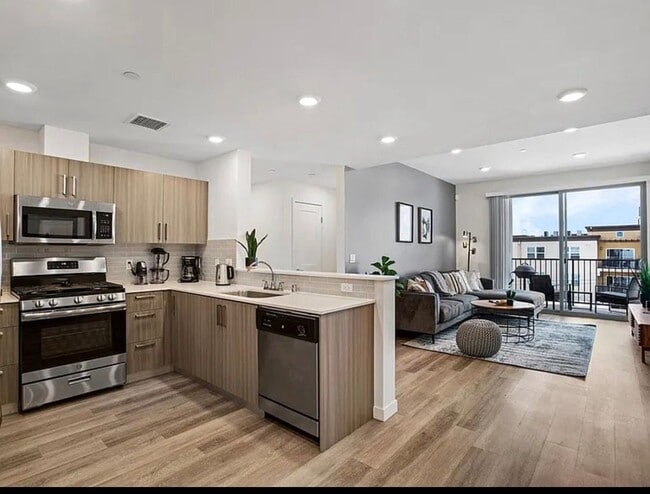 Photo - 4725 Radford Ave Unidad ph1