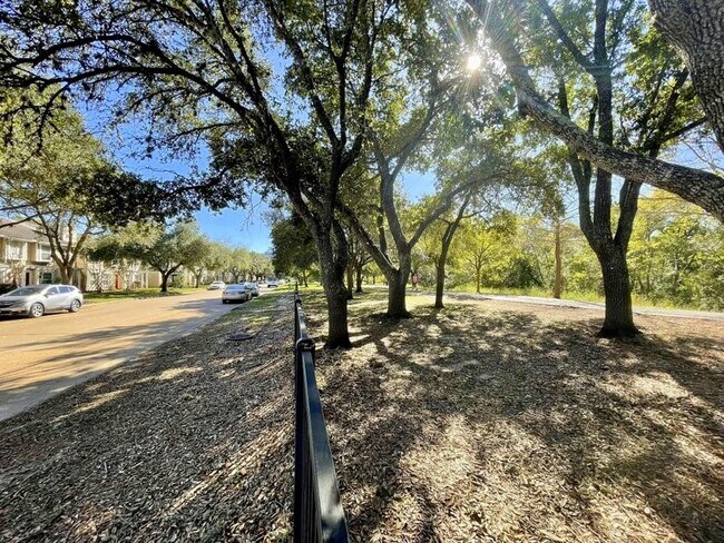 Photo - 752 Memorial Mews St Unit D