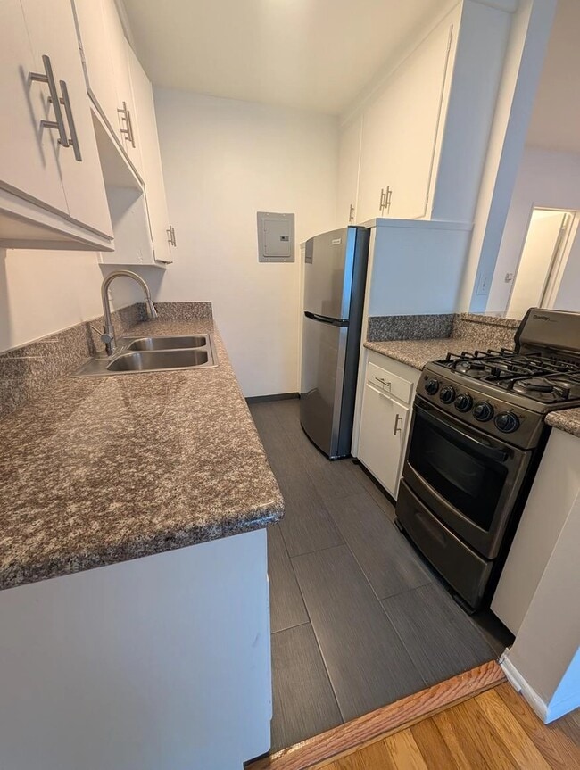 1328 Gordon St Unit 7