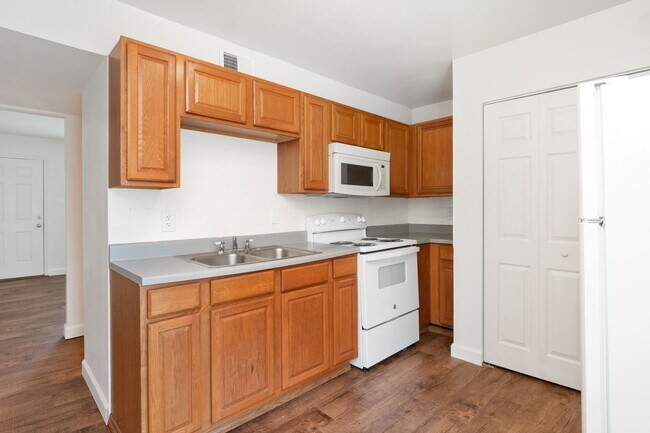 Photo - 16-16 Adeline Ct Unit 16