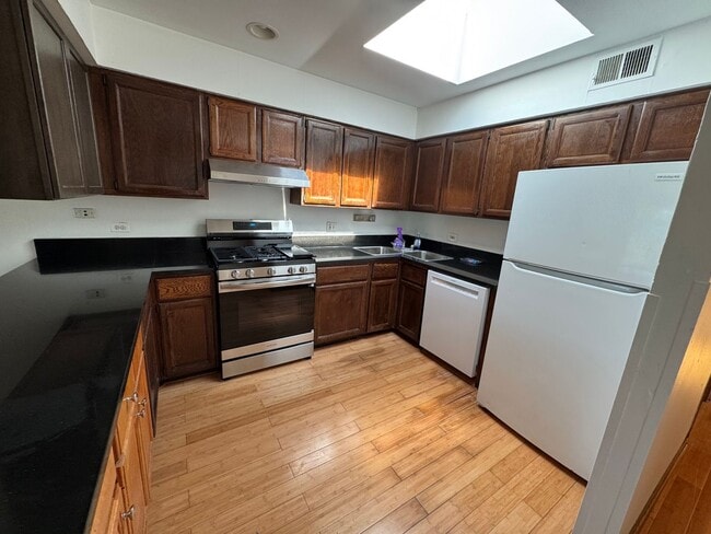 Building Photo - Spacious 2BR Townhome in West Ridge – 1,80... Unit 7427-3N