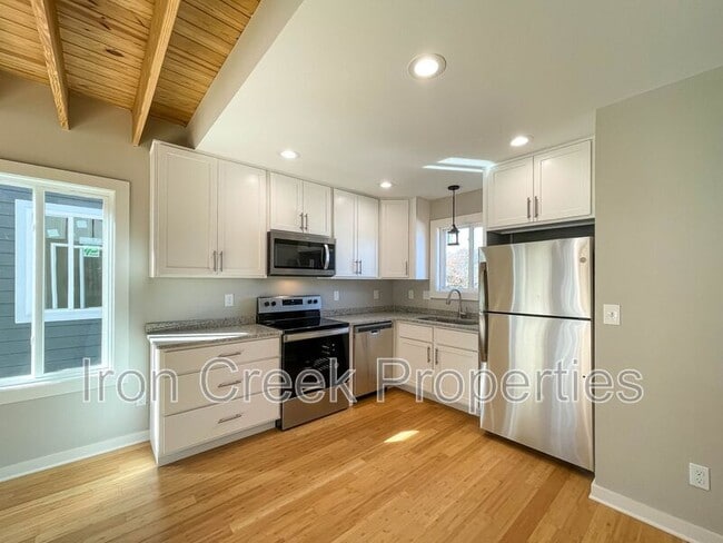 53 W Cascade St
