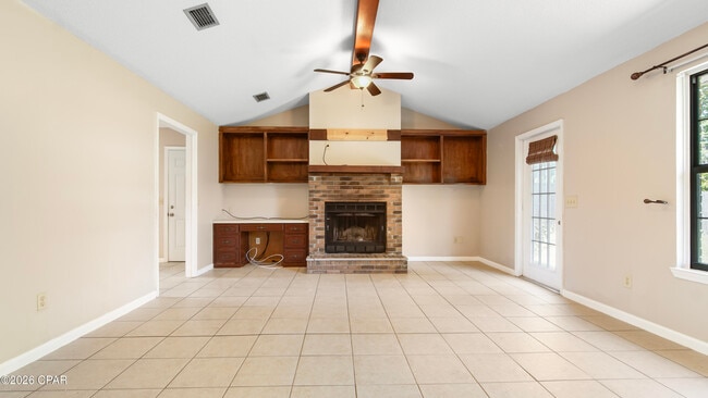807 White Oak Ct