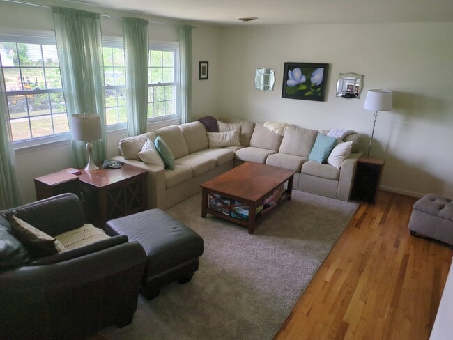 Photo - 616 Oak Dr