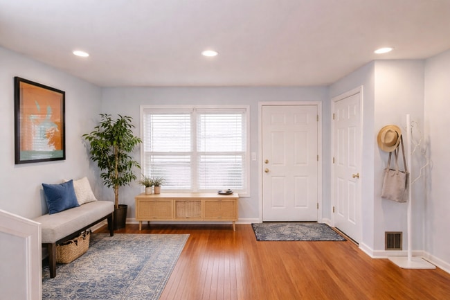 Photo - 3732 Falls Rd