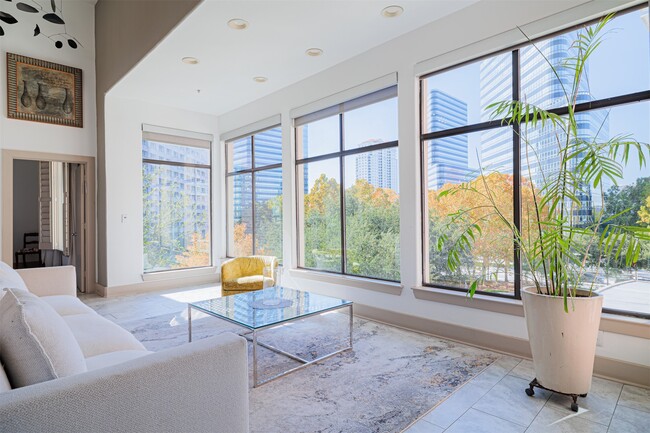 Building Photo - 1901 Post Oak Blvd Unit 4102