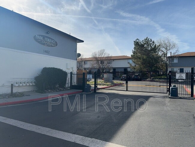 Building Photo - 1424 E 9th St Unit 6