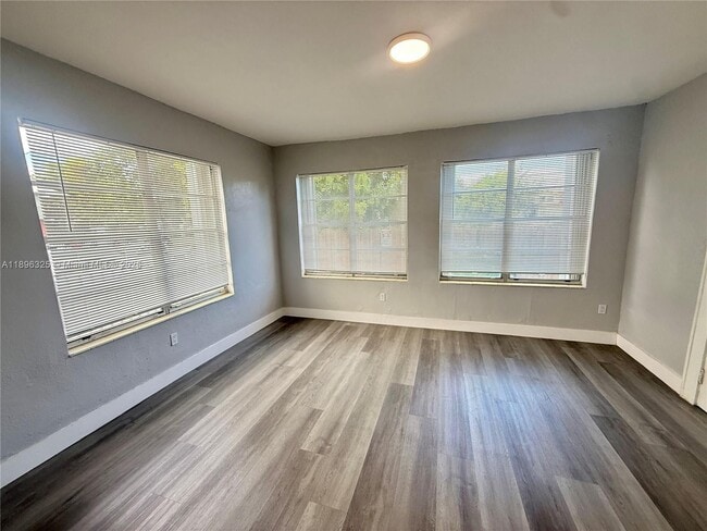 Photo - 301 SW 10th Ave Unidad 3