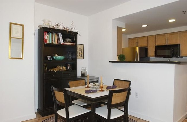 Photo - 3883 Connecticut Ave NW Unidad 511