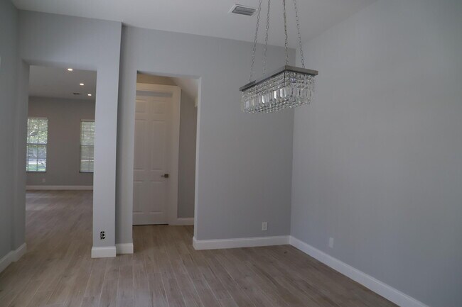 806 NW 82nd Pl