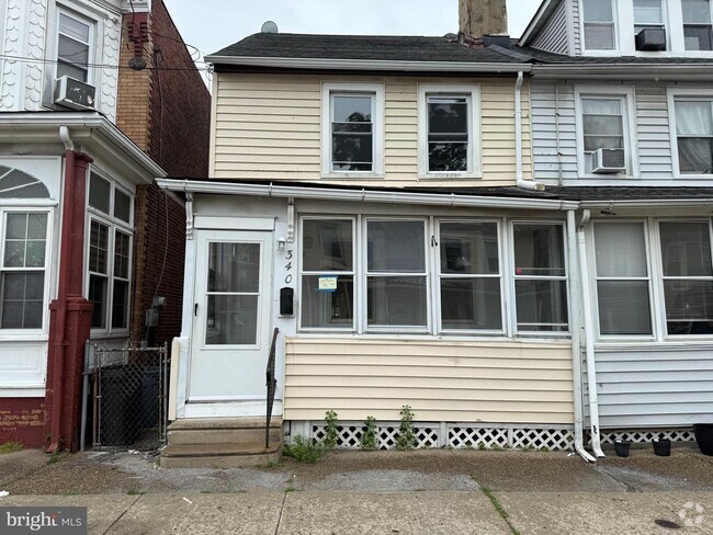 Building Photo - 340 Middlesex St Rental