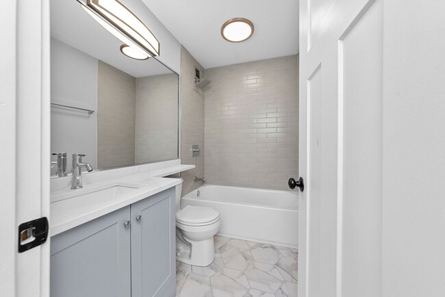 Photo - 1220 N La Salle Dr