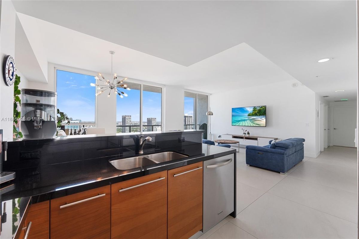 Photo - 253 NE 2nd St