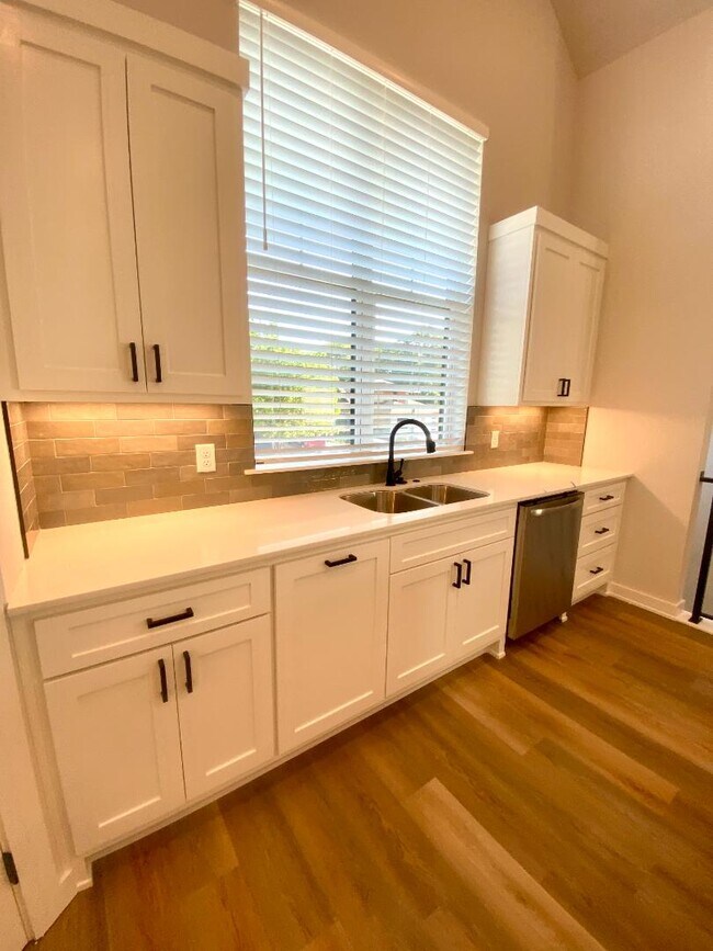 533 W Dallas St Townhome Townhome Rental in Broken Arrow OK