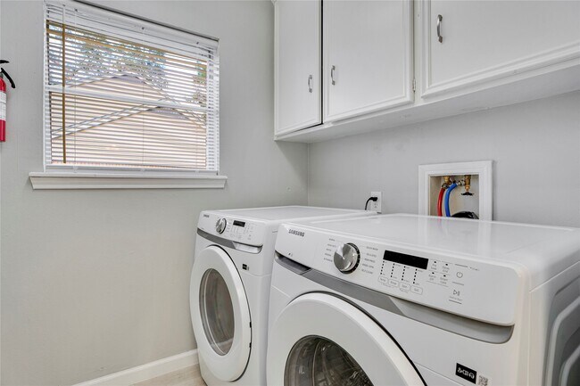 Photo - 1523 Saddlecreek Dr